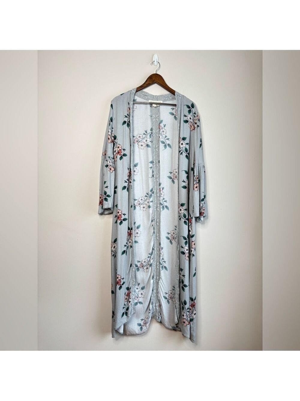 Saltwater Luxe Kimono Robe Bell Sleeves Grey Floral Large